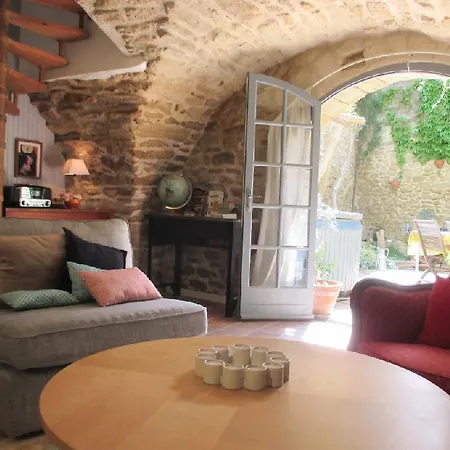 La Maison Aux Oiseaux Aubais