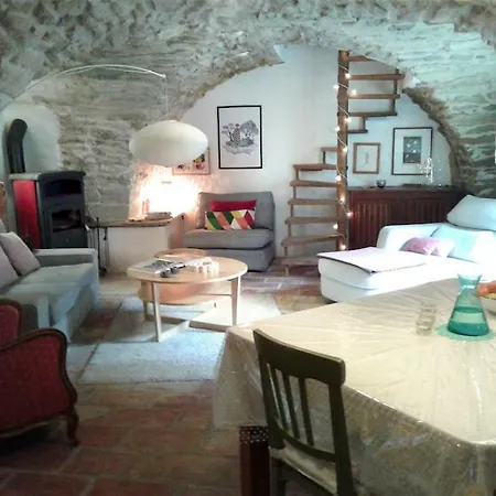 La Maison Aux Oiseaux Aubais
